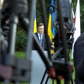 Partia Janukowycza opłacała i skrajną prawicę i lewicę