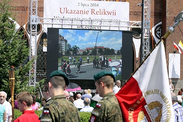 Intronizacja relikwii cudu eucharystycznego