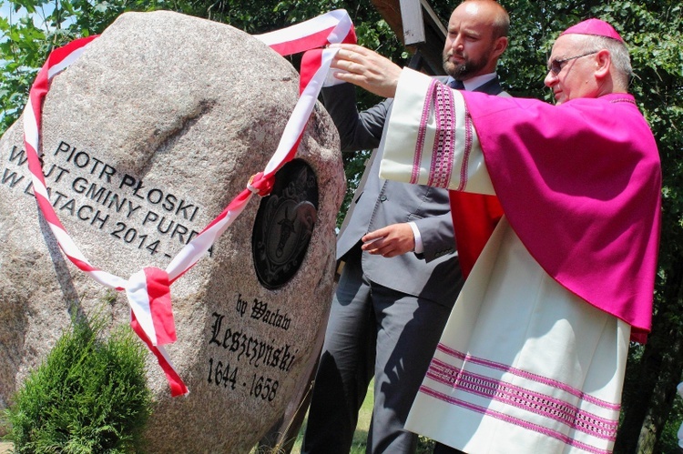 Odsłonięcie głazu bp. Wacława Leszczyńskiego