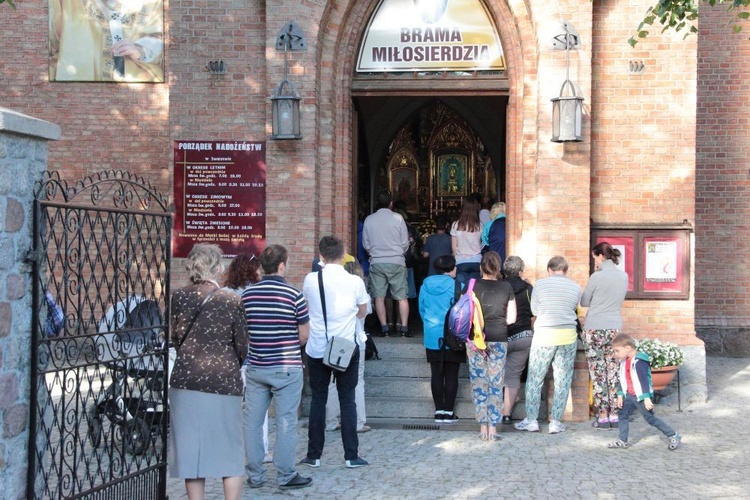 Kaszubscy pątnicy w swarzewskim sanktuarium