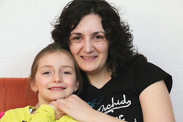 Armine Ożga-Margaryan z córką Emilią.