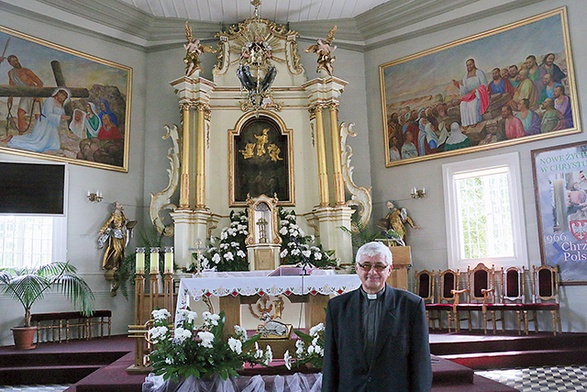 Ks. Antoni Buczyński zaprasza do odwiedzenia kościoła.