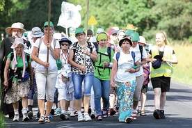 ▲	Wśród osobistych intencji pątników są: dziękczynienie za łaskę zdrowia, prośba o błogosławieństwo dla najbliższych, prośba o uwolnienie z nałogu.