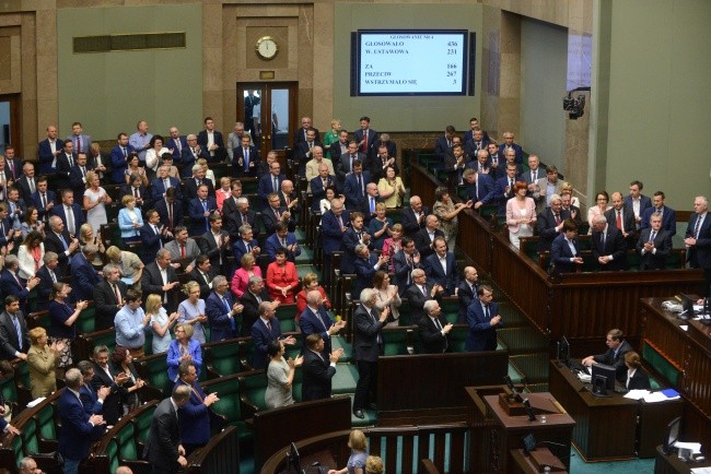 Sejm nie zgodził się na odwołanie szefa MON