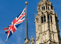 Flaga Zjednoczonego Królestwa Wielkiej Brytanii i Irlandii Północnej na gmachu parlamentu w Londynie. Czy trwająca od lat unia czterech narodów przetrwa kryzys związany z wynikiem referendum ws. Brexitu?