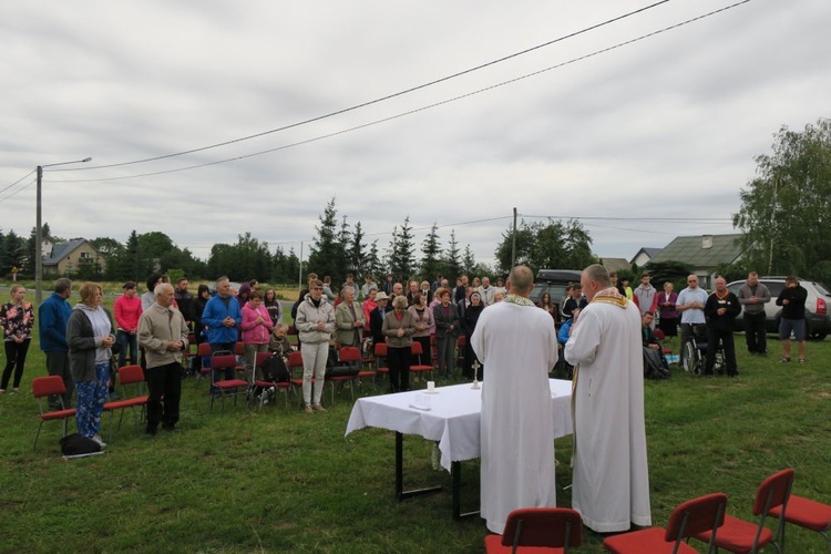 Grupa biało-brązowa 34. Gdańskiej Pieszej Pielgrzymki na Jasną Górę