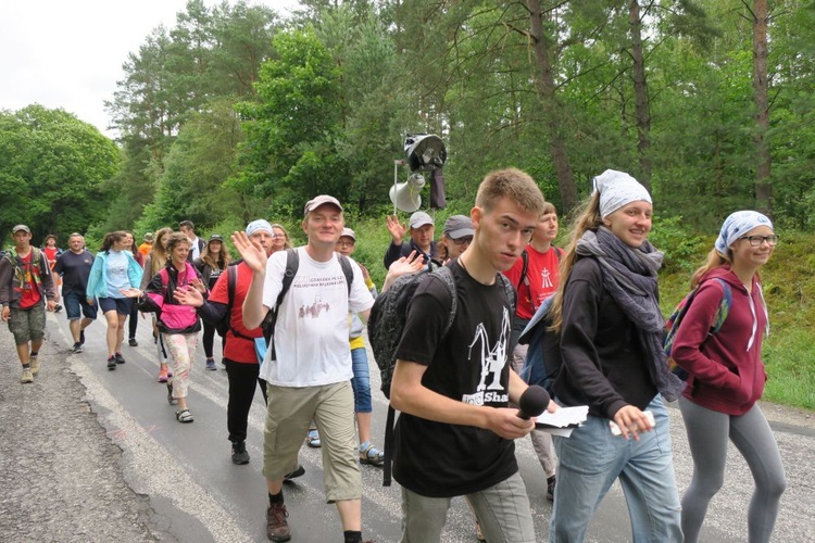 Grupa biało-czerwona Gdańskiej Pieszej Pielgrzymki na Jasną Górę