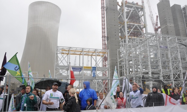 Półmetek budowy okazją do protestu