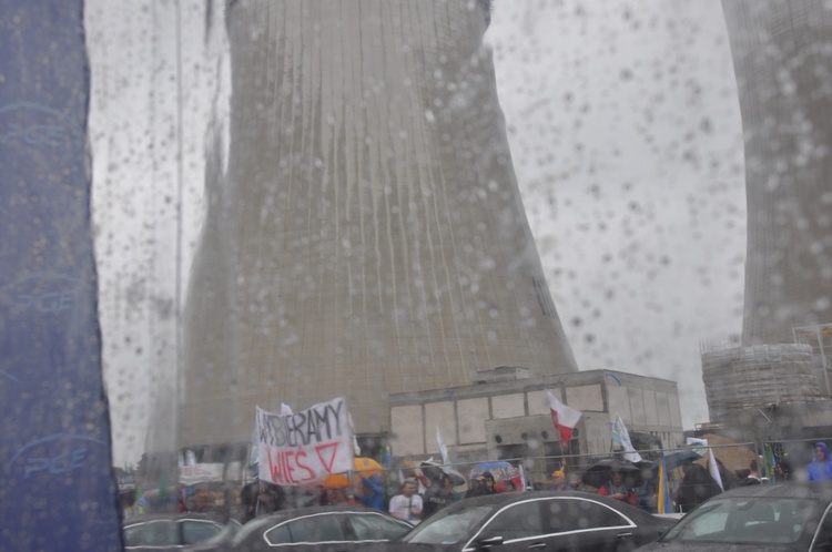 Protest przy Elektrowni Opole