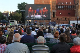 Opera pod chmurką