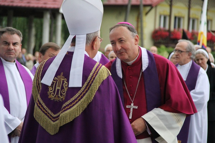 Diecezja tarnowska żegna abp. Z. Zimowskiego