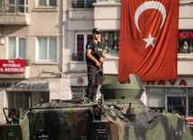 Turcja: Zwolniono 8 tys. policjantów