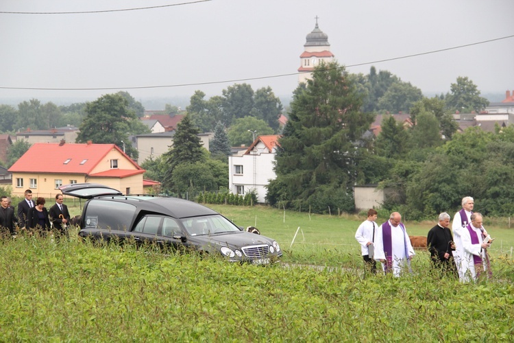 Pogrzeb ks. Adama Łapuszka