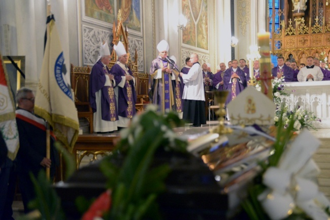 Diecezja radomska żegna śp. abp. Zygmunta Zimowskiego