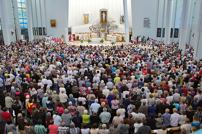 Każdego roku krakowskie sanktuarium Bożego Miłosierdzia odwiedzają dwa miliony pielgrzymów.