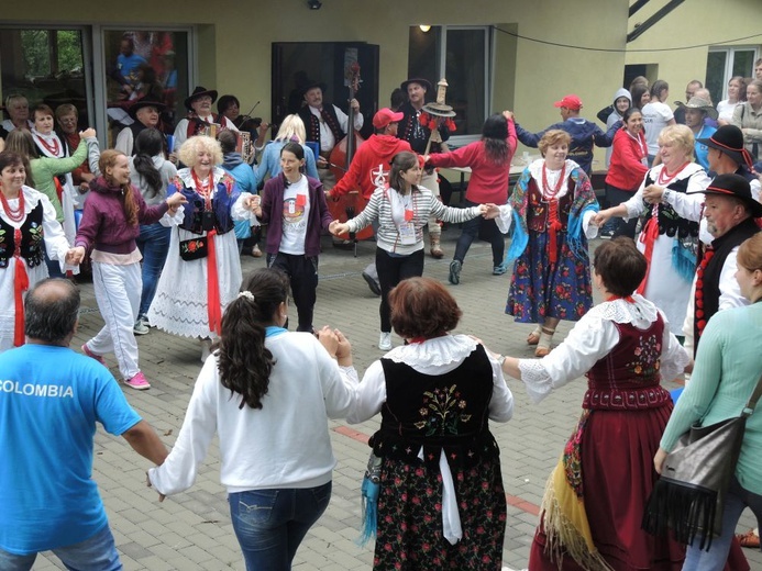 Kolumbia w Radziechowach - górale z góralami!