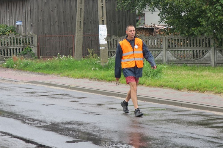 Grupa biało-fioletowa 34. GPP na Jasną Górę