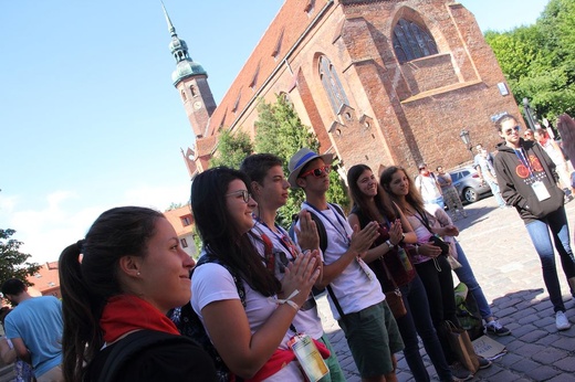 Pielgrzymi ŚDM w Słupsku na Zamku Książąt Pomorskich