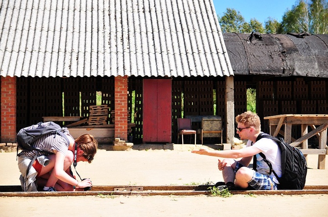 Belgowie wyrabiają cegłę