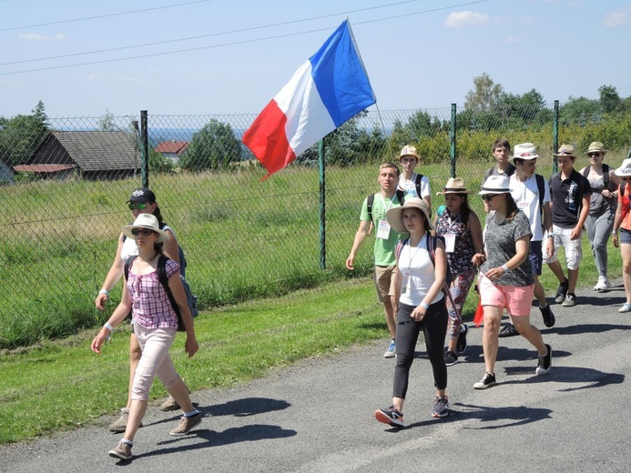 Trójkolorowi pod krzyżem w Starym Bielsku