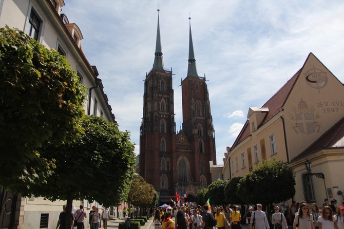 Brama Miłosierdzia i Anioł Pański na Ostrowie Tumskim cz. 1