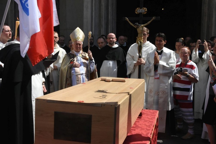 Wprowadzenie relikwii Pier Giorgio Frassatiego do bazyliki oo. dominikanów