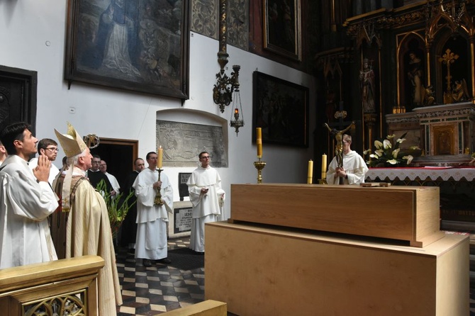 Wprowadzenie relikwii Pier Giorgio Frassatiego do bazyliki oo. dominikanów