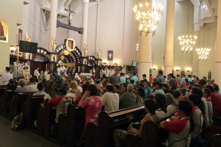 Eucharystia z widokiem na stadion