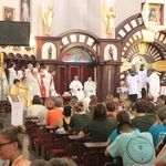 Eucharystia z widokiem na stadion