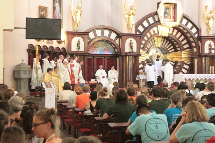 Eucharystia z widokiem na stadion