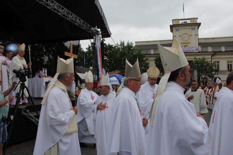 Msza św. na Starym Rynku w Łowiczu