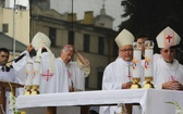 Msza św. na Starym Rynku w Łowiczu