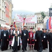 To, co dzieje się w sercach uczestników pielgrzymki, pozostaje tajemnicą między nimi a Bogiem i Maryją.