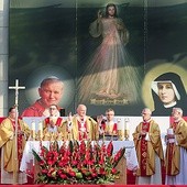 Kard. Nycz przypomniał, że papież Franciszek nieprzypadkowo w Roku Miłosierdzia zaprosił młodych do Krakowa, do miejsca związanego z Janem Pawłem II i s. Faustyną.