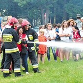 Gaszenie pożaru  robiło furorę.