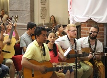  W czasie Eucharystii oprawę muzyczną zapewnili goście z Ekwadoru i z parafialnych wspólnot neukatechumenalnych