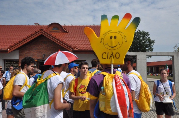 Włiosi z oryginalnym "pozdrawiaczem" w Szczepanowie