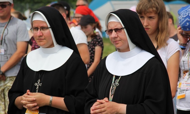 Zakonnice ze Zgromadzenia Sióstr Franciszkanek Rodziny Maryi. Z lewej - s. Katarzyna Walaszko