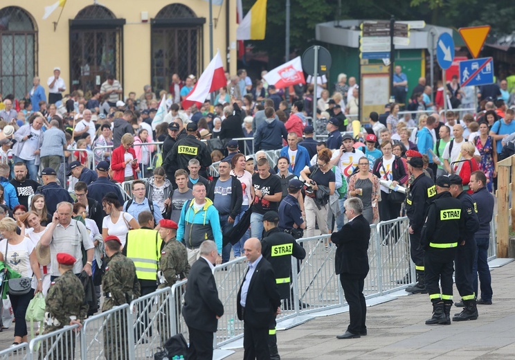 Franciszek u stóp Maryi