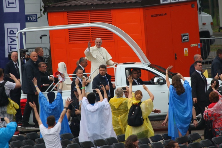 Papież z młodymi na krakowskich błoniach!