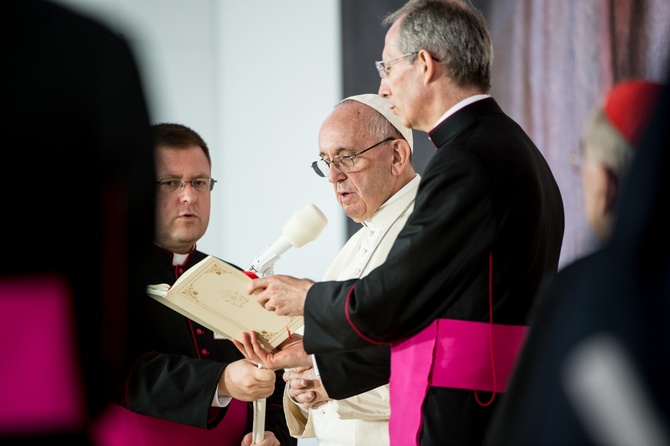 Ze świętymi i Franciszkiem na Błoniach