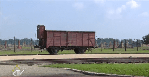 Papież w byłym obozie Auschwitz-Birkenau