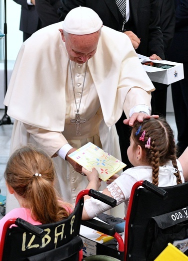 Poruszające spotkanie papieża z chorymi dziećmi