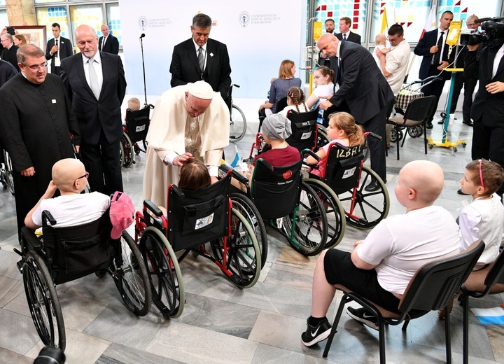 Poruszające spotkanie papieża z chorymi dziećmi