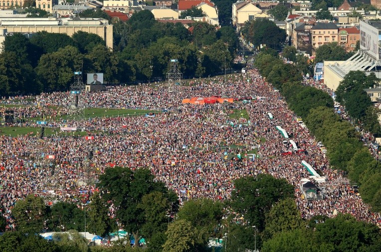 800 tys. uczestników Drogi Krzyżowej z Franciszkiem