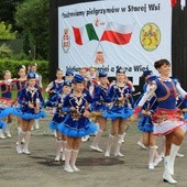 Mażoretki wystąpiły na powitanie włoskich pielgrzymów