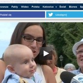 Papież zatrzymał samochód, by pobłogosławić niemowlę