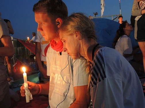 W ciszy modlili się przed Jezusem Eucharystycznym