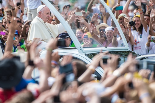 Papież jedzie na Mszę posłania