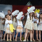 Deszczowe pożegnanie Franciszka w Balicach